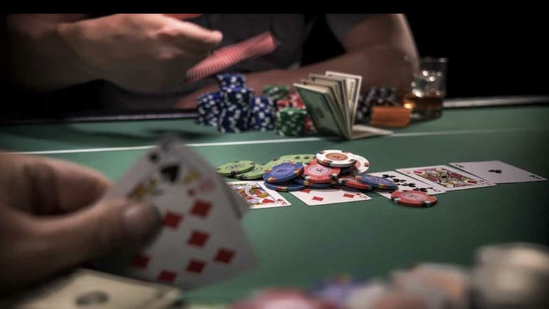 Khái niệm Bluff Poker và vai trò trong chiến thuật cao cấp